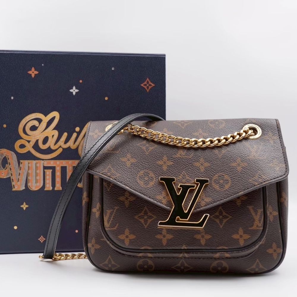 CB49 💟 Louis Vuitton Monogram Passy Crossbody bag